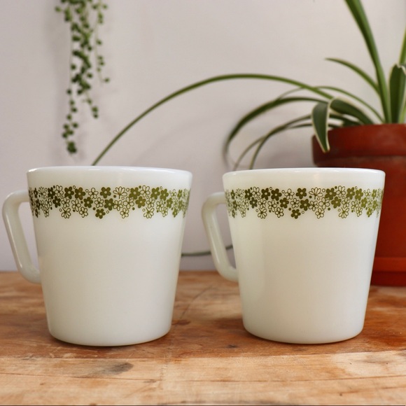 Pyrex Crazy Daisy Mugs Set of 2 Milk glass Green White - Picture 2 of 6